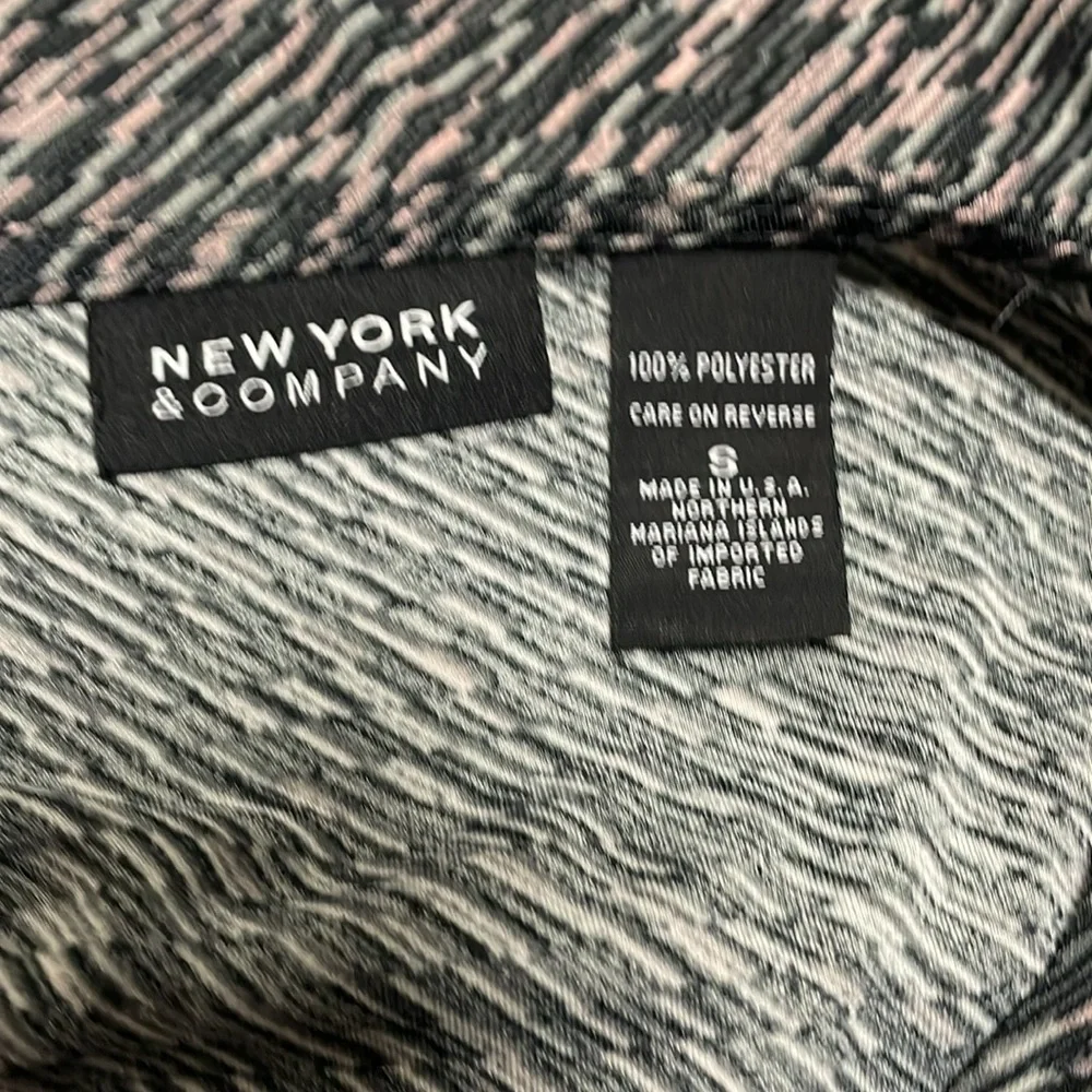 New york & Company confetti pattern sleeveless blouse size small